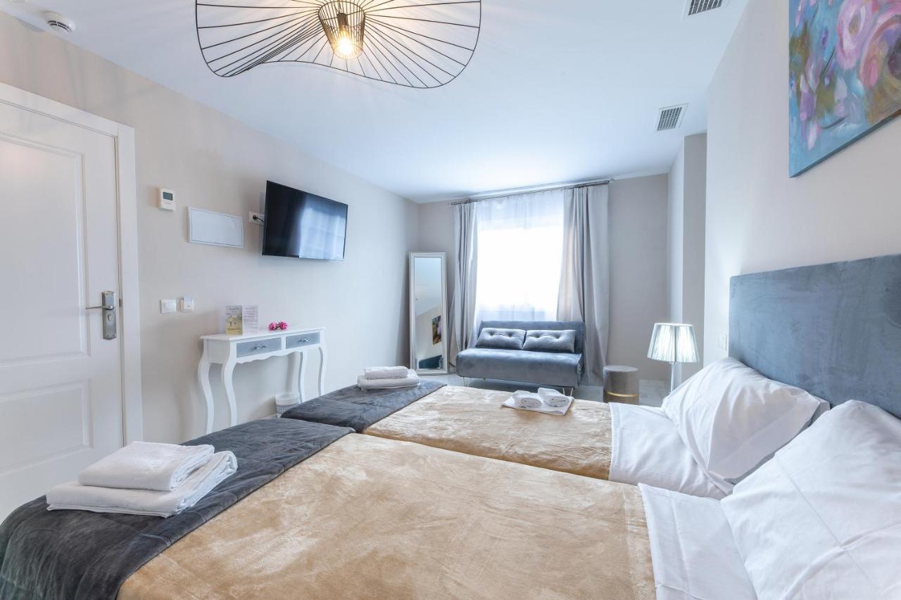 Residencia Deportiva Rozarossa Hotell Estepona Eksteriør bilde